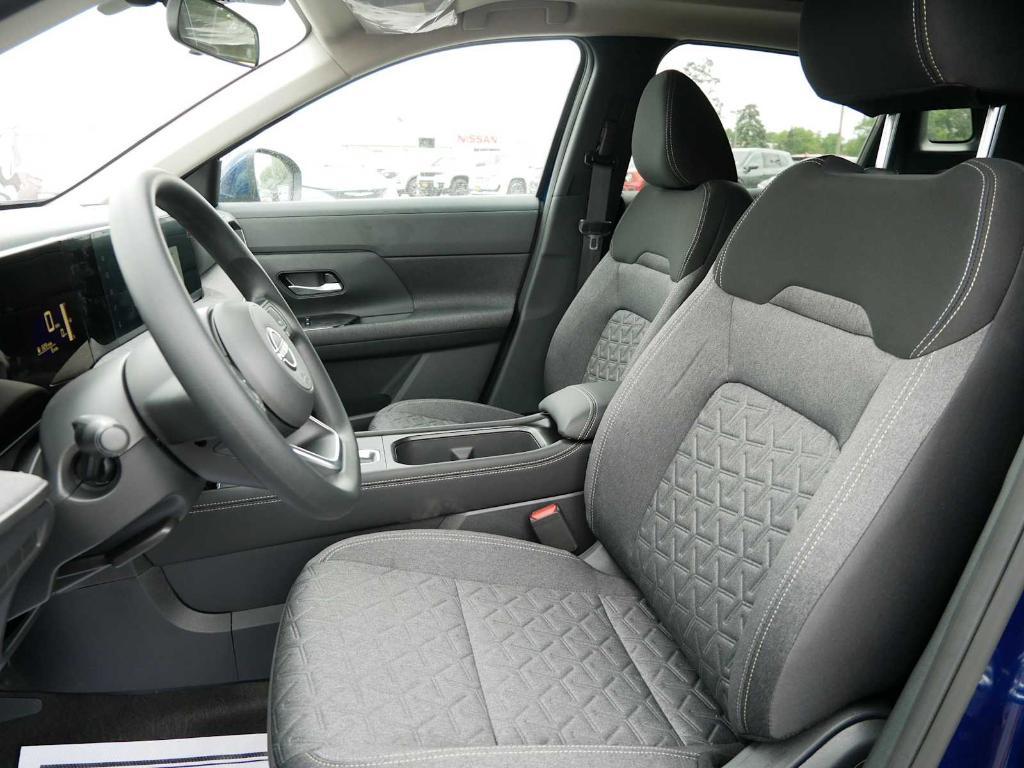 new 2025 Nissan Kicks car, priced at $28,066