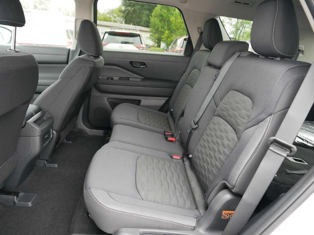 new 2025 Nissan Pathfinder car, priced at $33,363