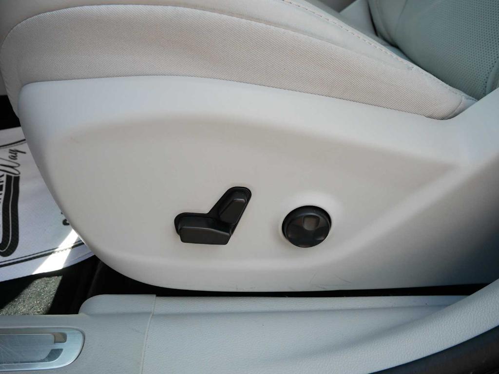 used 2021 Jeep Cherokee car, priced at $25,900