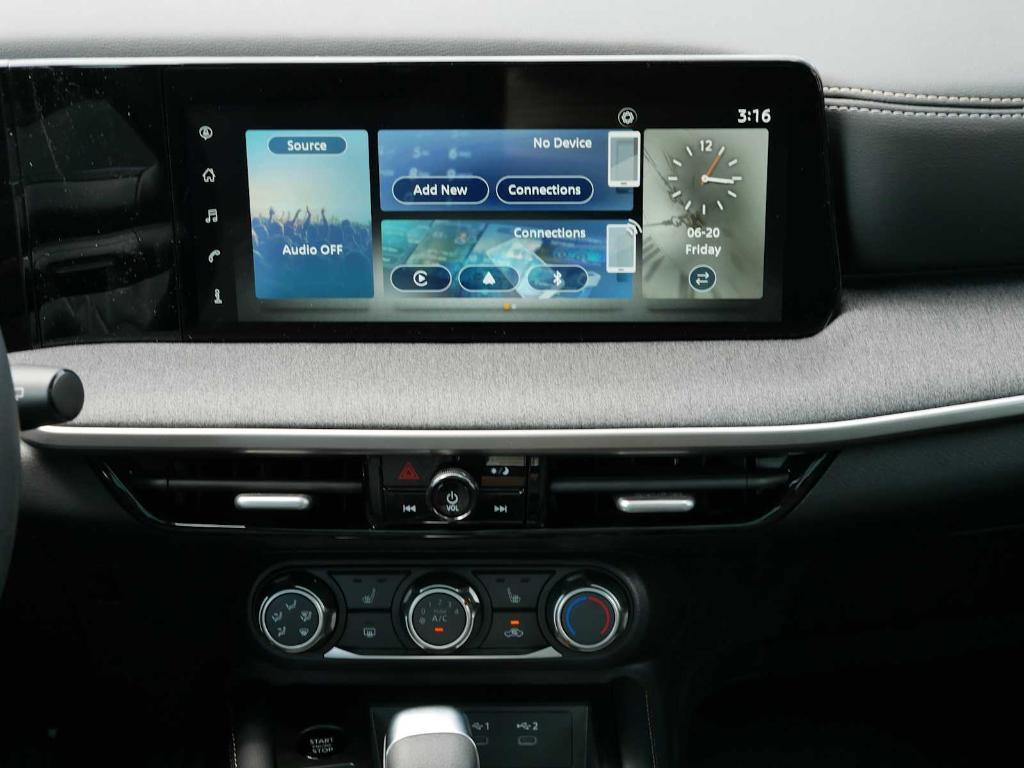 new 2025 Nissan Kicks car, priced at $28,066