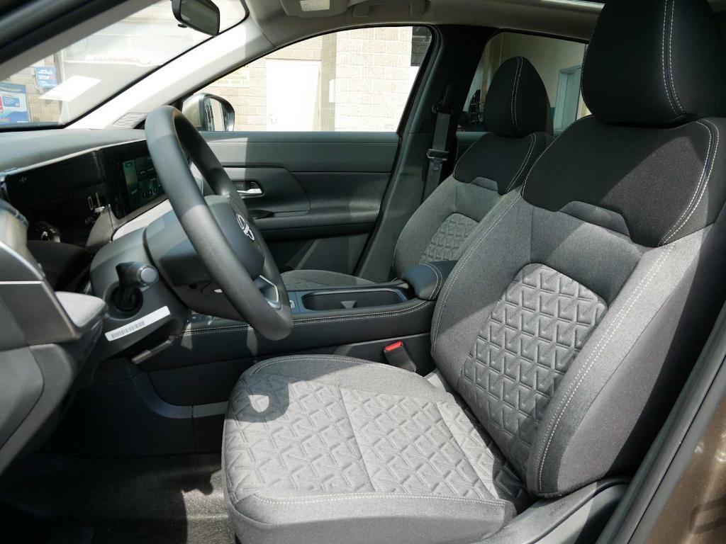 new 2025 Nissan Kicks car, priced at $28,066