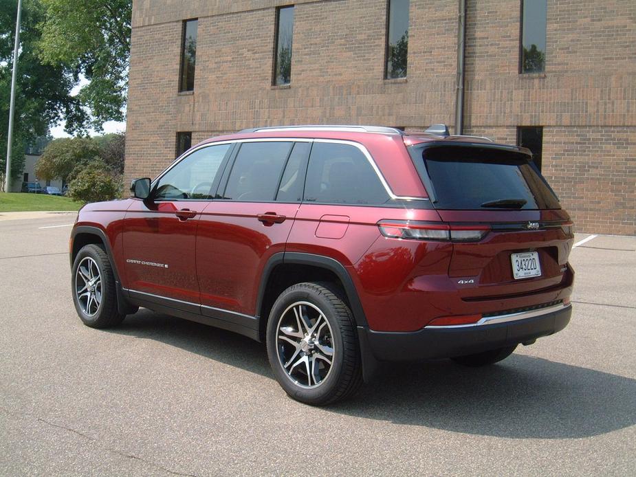 used 2022 Jeep Grand Cherokee car, priced at $42,788