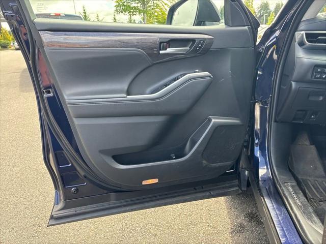 used 2021 Toyota Highlander Hybrid car, priced at $40,723
