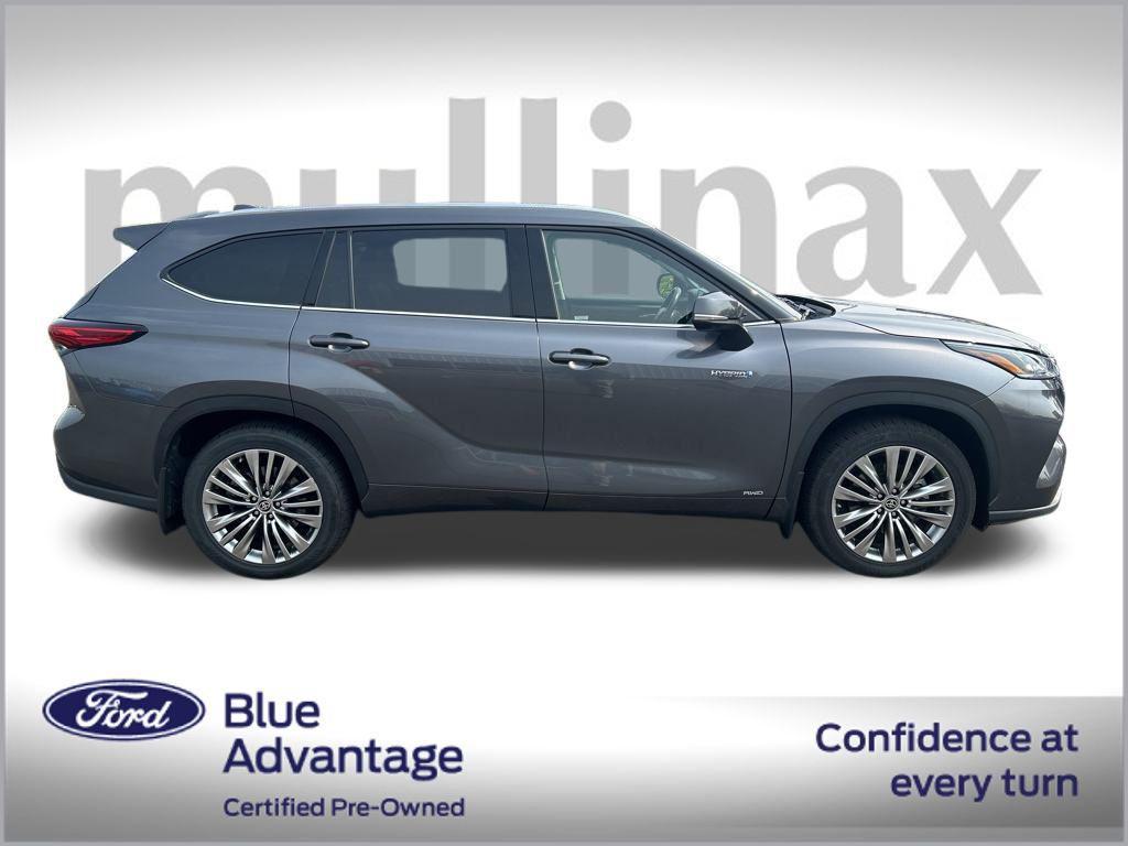 used 2021 Toyota Highlander Hybrid car, priced at $38,863