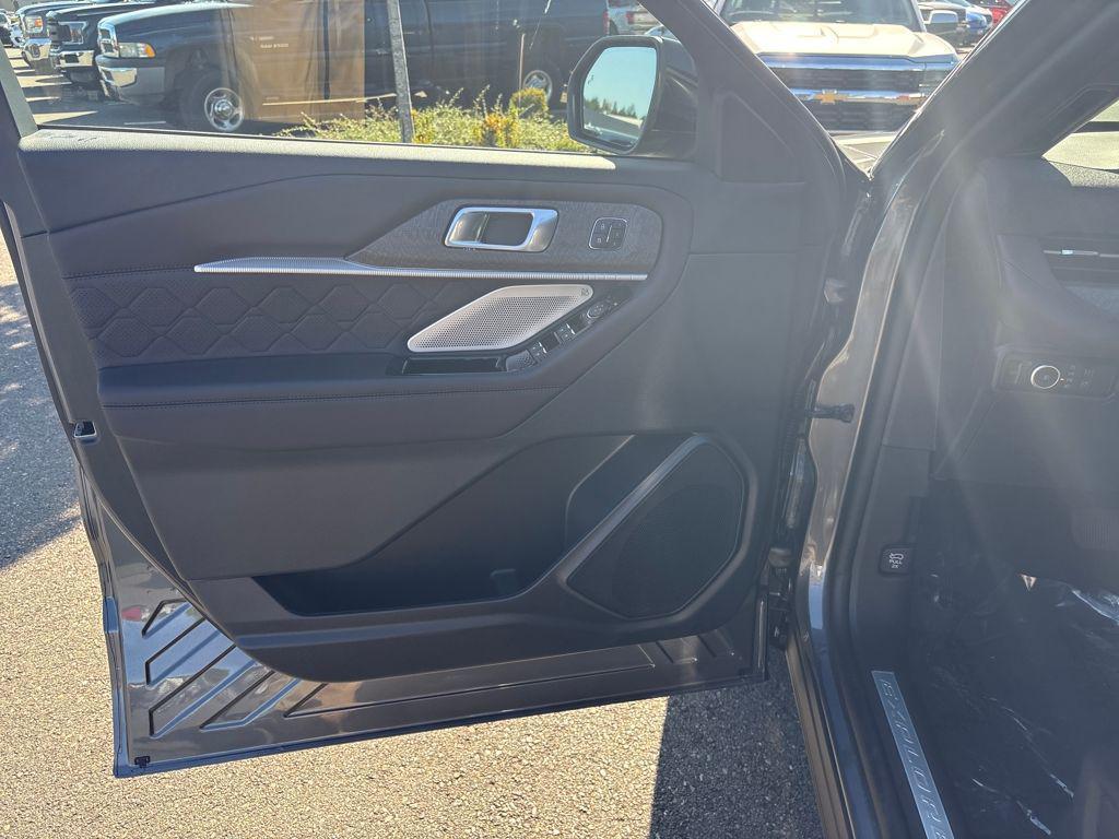 new 2025 Ford Explorer car, priced at $55,155