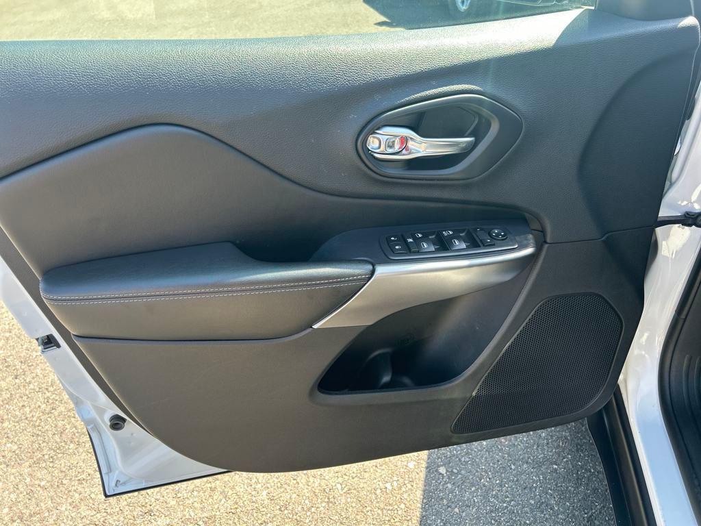 used 2019 Jeep Cherokee car, priced at $13,523