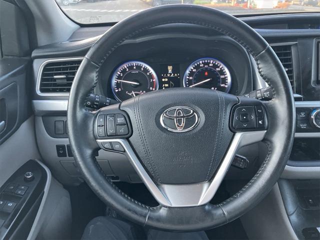 used 2015 Toyota Highlander car, priced at $20,243