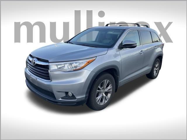 used 2015 Toyota Highlander car, priced at $20,243