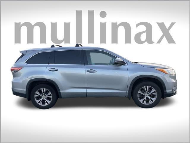 used 2015 Toyota Highlander car, priced at $20,243