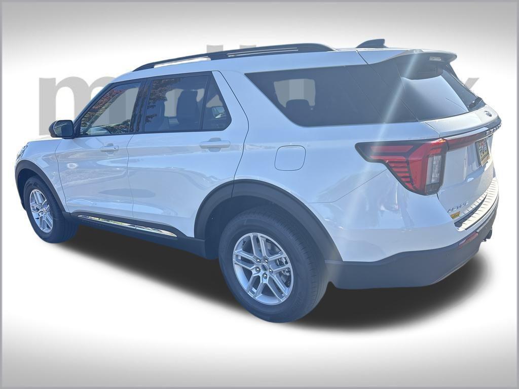 new 2025 Ford Explorer car, priced at $40,582