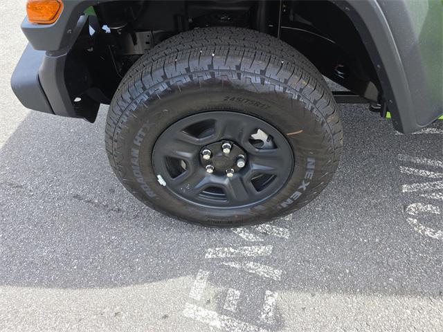 new 2025 Jeep Wrangler car, priced at $40,764