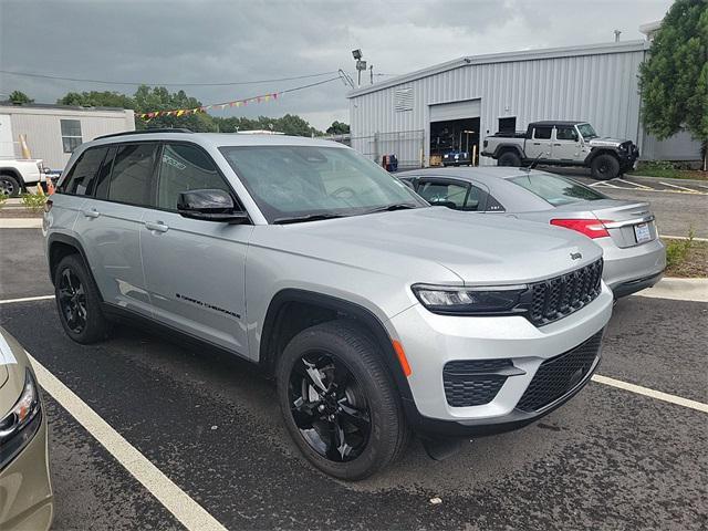 new 2024 Jeep Grand Cherokee car, priced at $43,729