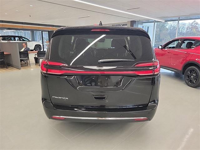 new 2024 Chrysler Pacifica car, priced at $40,045