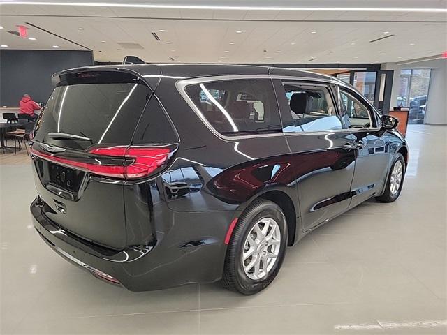 new 2024 Chrysler Pacifica car, priced at $40,045