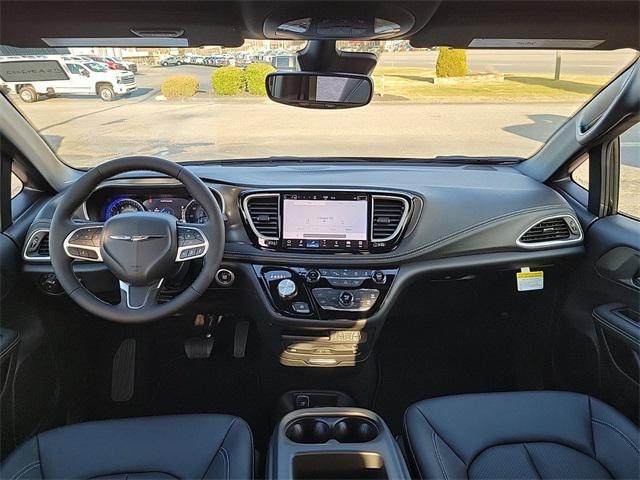 new 2025 Chrysler Pacifica car, priced at $49,698