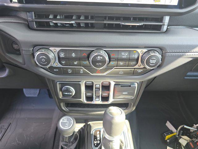 new 2025 Jeep Gladiator car, priced at $52,915
