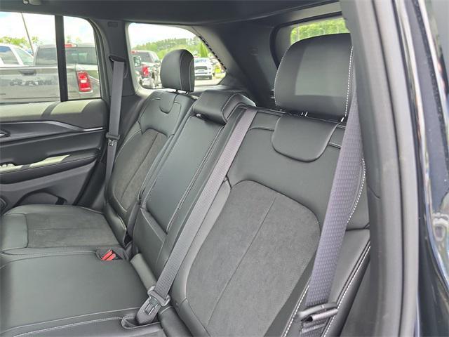 new 2025 Jeep Grand Cherokee car, priced at $44,400