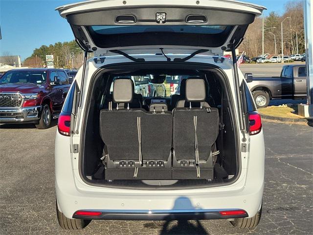 new 2025 Chrysler Pacifica car, priced at $45,453