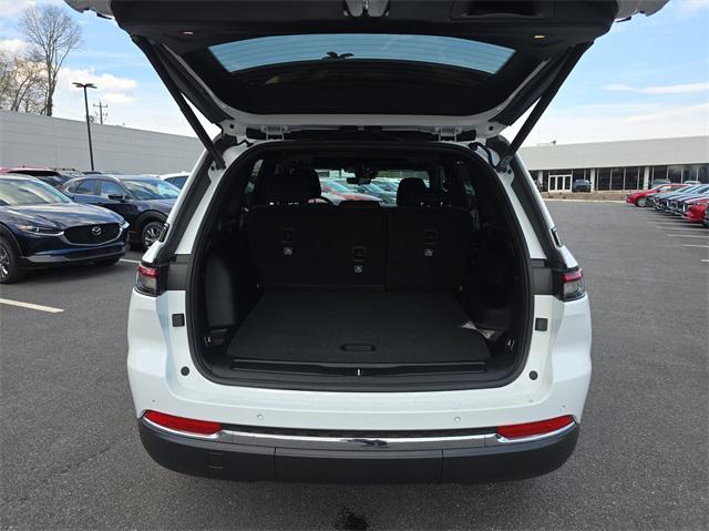 new 2025 Jeep Grand Cherokee car, priced at $40,227