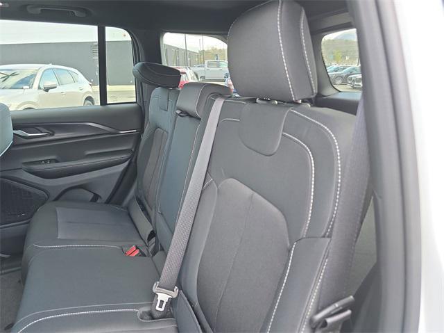 new 2025 Jeep Grand Cherokee car, priced at $40,227