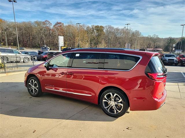 new 2025 Chrysler Pacifica car