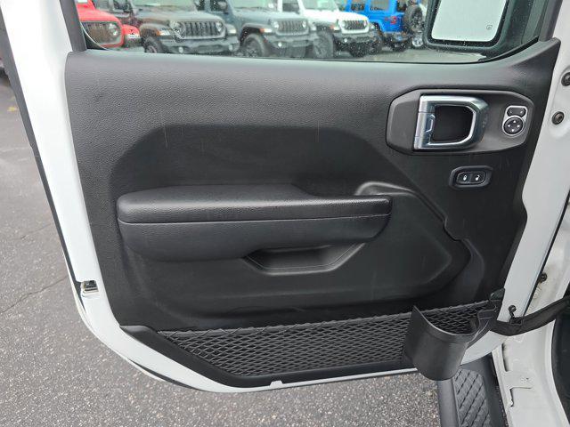 used 2021 Jeep Gladiator car, priced at $32,199