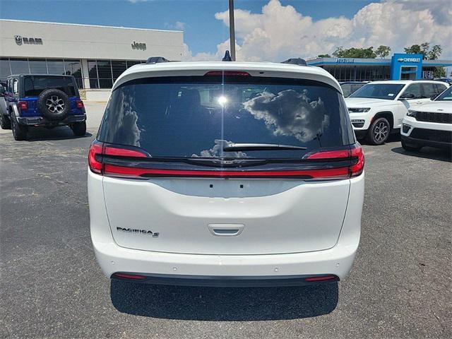 new 2024 Chrysler Pacifica car, priced at $40,825