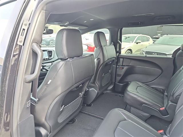 new 2025 Chrysler Pacifica car, priced at $45,453