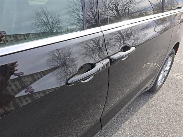 new 2025 Chrysler Pacifica car, priced at $45,453