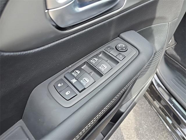 new 2025 Chrysler Pacifica car, priced at $45,453