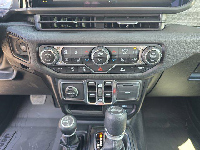 new 2025 Jeep Wrangler car, priced at $48,285