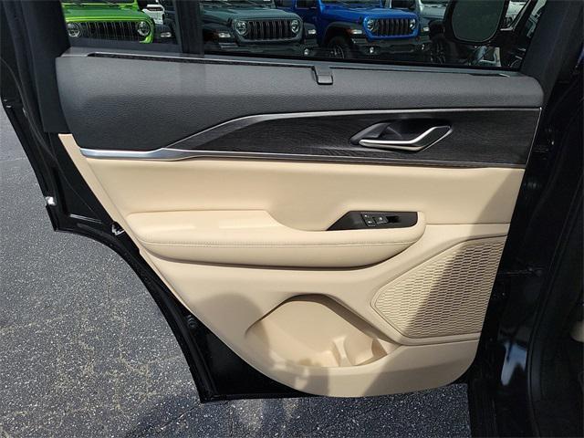 new 2025 Jeep Grand Cherokee car, priced at $47,846