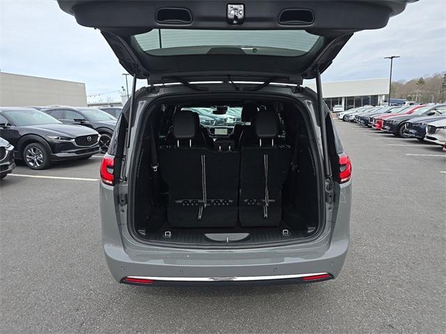 new 2025 Chrysler Pacifica car, priced at $49,767