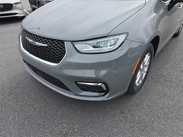 new 2025 Chrysler Pacifica car, priced at $49,767