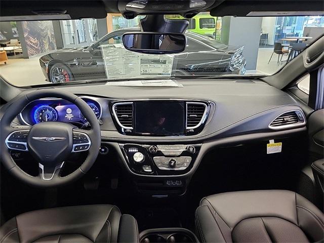 new 2025 Chrysler Pacifica car, priced at $47,843