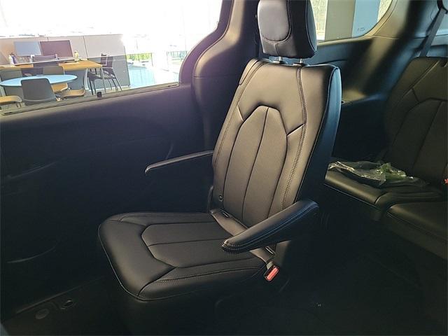 new 2025 Chrysler Pacifica car, priced at $47,843