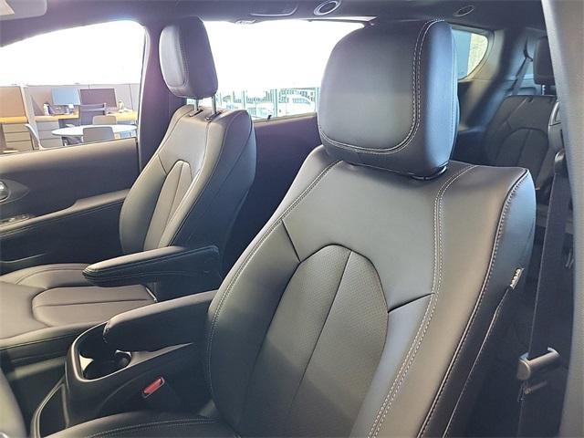 new 2025 Chrysler Pacifica car, priced at $47,843