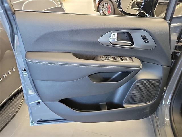 new 2025 Chrysler Pacifica car, priced at $47,843