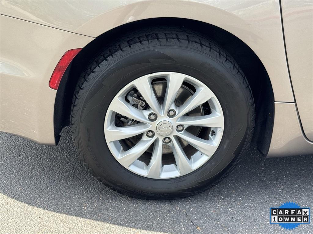 used 2018 Chrysler Pacifica car, priced at $12,466