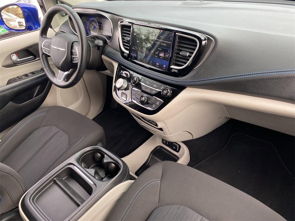 used 2021 Chrysler Pacifica car, priced at $20,998
