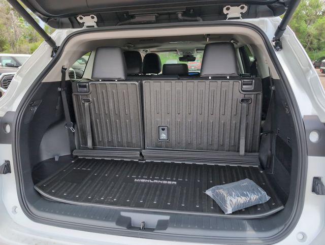 new 2025 Toyota Highlander car, priced at $47,958