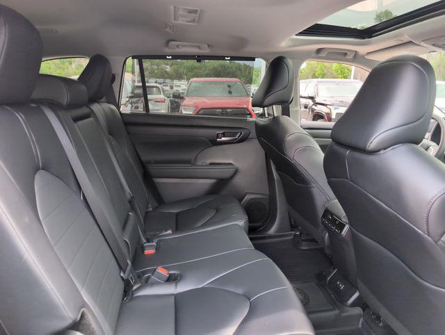 new 2025 Toyota Highlander car, priced at $47,958