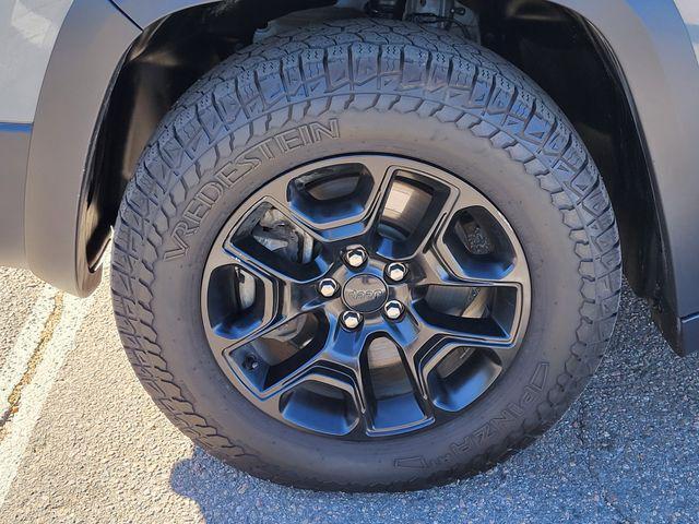 used 2019 Jeep Cherokee car, priced at $16,991