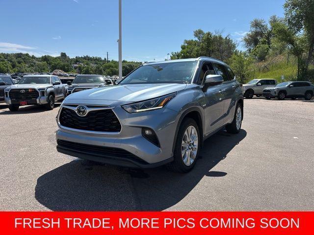 used 2021 Toyota Highlander car, priced at $35,433