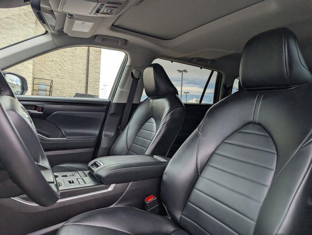 used 2022 Toyota Highlander car, priced at $39,508