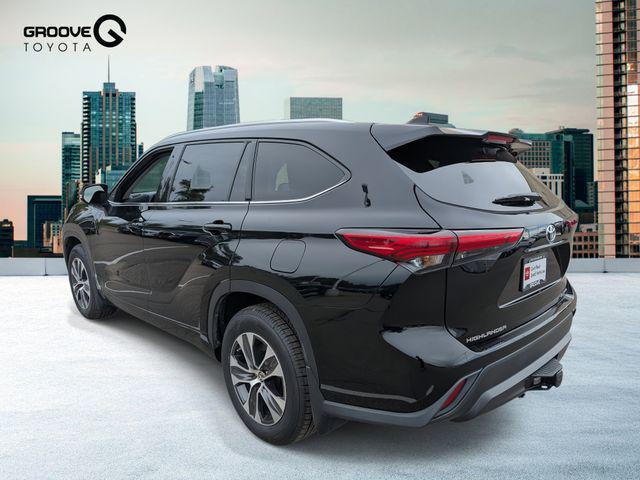 used 2022 Toyota Highlander car, priced at $39,508