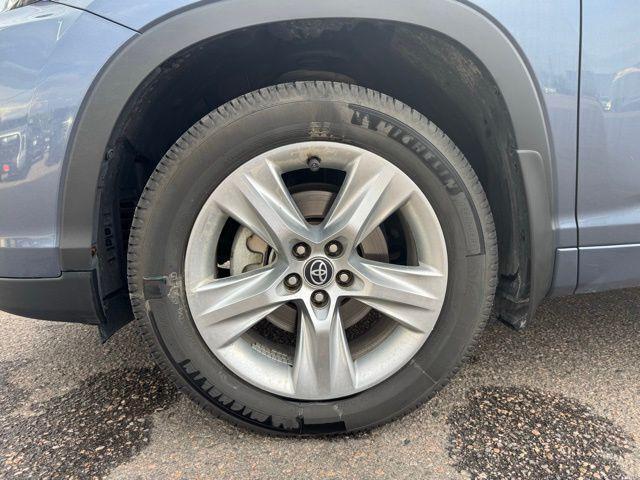 used 2019 Toyota Highlander car, priced at $27,991