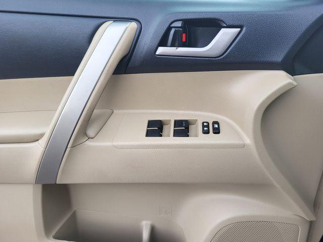 used 2013 Toyota Highlander car, priced at $14,310