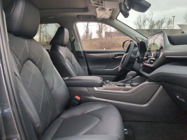 new 2025 Toyota Highlander car, priced at $56,182