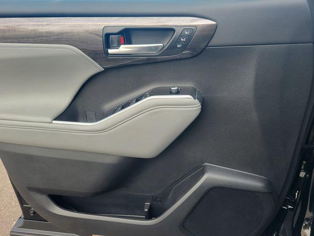 new 2026 Toyota Highlander car, priced at $55,672